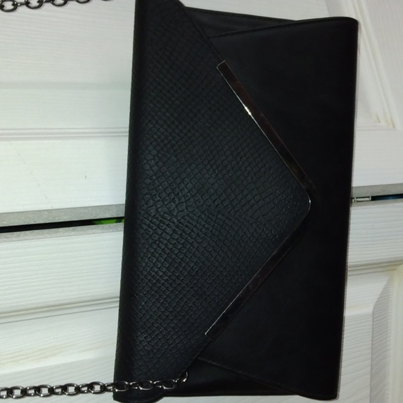 Aldo women's black faux leather envelope size with long chain purse - Picture 16 of 16